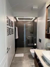 svetlaya-studiya-s-panoramnym-vidom-na-more-v-marina-village-lustica-bay_14