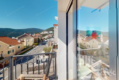 svetlaya-studiya-s-panoramnym-vidom-na-more-v-marina-village-lustica-bay_15