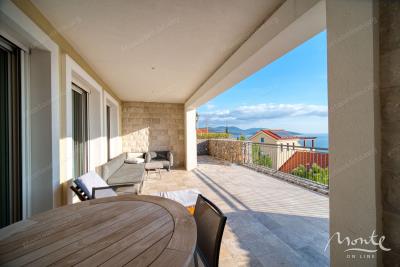 kvartira-s-2-spalnyami-vidom-na-more-i-sadom-v-marina-village-lustica-bay_03