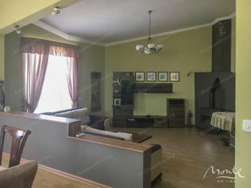 prostornyj-dom-s-fruktovym-sadom-i-panoramnym-vidom-na-more-dobra-voda_11