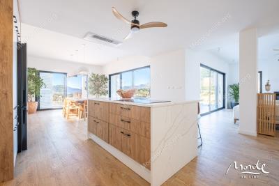 sovremennaya-dizajnerskaya-villa-s-bassejnom-v-tivate-kavach_11