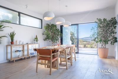 sovremennaya-dizajnerskaya-villa-s-bassejnom-v-tivate-kavach_14