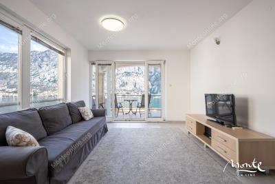 kvartira-s-2-spalnyami-s-vidom-na-more-i-staryj-kotor-v-muo_04