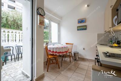 uyutnaya-kvartira-s-2-spalnyami-s-vidom-na-more-v-krashichi-tivat_07