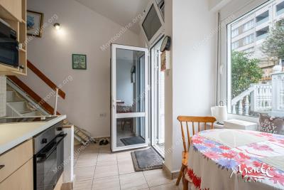 uyutnaya-kvartira-s-2-spalnyami-s-vidom-na-more-v-krashichi-tivat_09