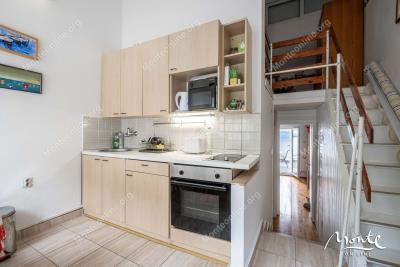 uyutnaya-kvartira-s-2-spalnyami-s-vidom-na-more-v-krashichi-tivat_10