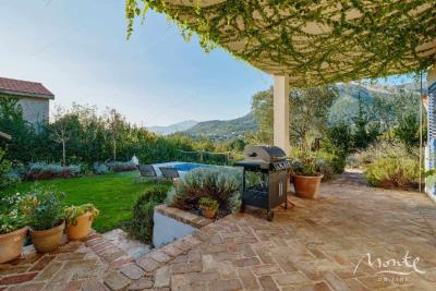 uyutnaya-villa-s-bassejnom-i-prostornoj-terrasoj-v-kavache-tivat_04