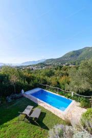 uyutnaya-villa-s-bassejnom-i-prostornoj-terrasoj-v-kavache-tivat_05