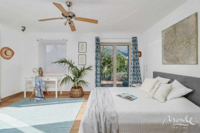 uyutnaya-villa-s-bassejnom-i-prostornoj-terrasoj-v-kavache-tivat_13