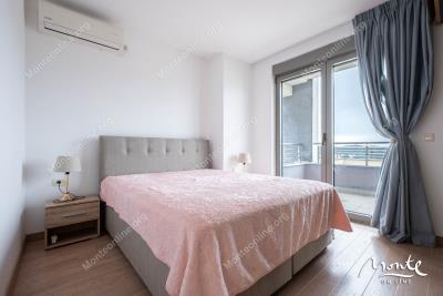 prostornaya-kvartira-s-2-spalnyami-panoramnym-vidom-na-more-i-bolshoj-terrasoj-v-tivate_12