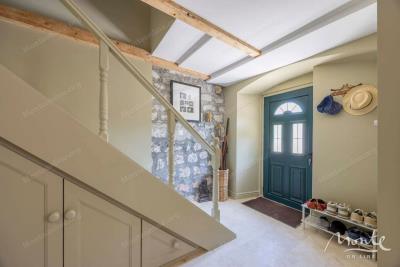 otrestavrirovannyj-kamennyj-dom-s-vidom-na-more-v-dzhurichi-kotorskij-zaliv_06