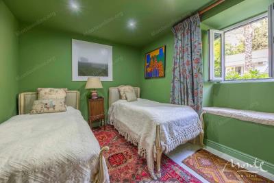 otrestavrirovannyj-kamennyj-dom-s-vidom-na-more-v-dzhurichi-kotorskij-zaliv_10