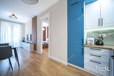 svetlaya-kvartira-s-2-spalnyami-v-komplekse-skyline-resort-bechichi_11