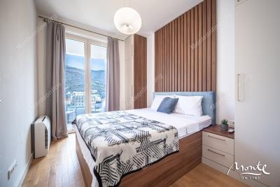 svetlaya-kvartira-s-2-spalnyami-v-komplekse-skyline-resort-bechichi_13