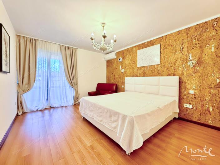 Image No.10-3 Bed Flat for sale