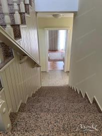 prostornyj-semejnyj-dom-s-bassejnom-v-bare_06