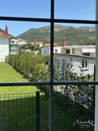 prostornyj-semejnyj-dom-s-bassejnom-v-bare_09