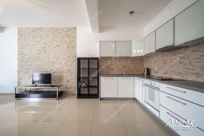 kvartira-s-1-spalnej-v-dobrote-s-vidom-na-more-i-prostornoj-terrasoj_13