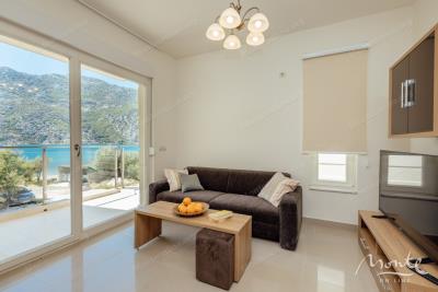 kvartira-s-1-spalnej-v-risane-na-1-linii-s-panoramnym-vidom-na-more-i-parkovkoj_01