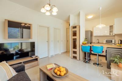 kvartira-s-1-spalnej-v-risane-na-1-linii-s-panoramnym-vidom-na-more-i-parkovkoj_02