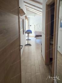 svetlaya-i-atmosfernaya-kvartira-s-2-spalnyami-v-otlichnoj-chasti-budvy_07