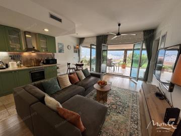 uyutnaya-kvartira-s-2-spalnyami-s-vidom-na-zaliv-v-dobrote_02