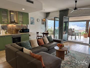 uyutnaya-kvartira-s-2-spalnyami-s-vidom-na-zaliv-v-dobrote_05