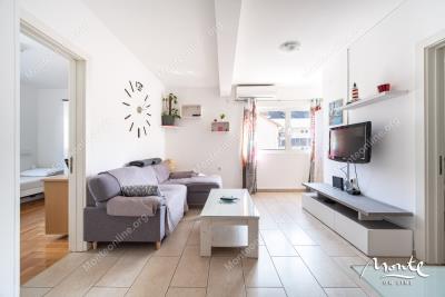 svetlaya-kvartira-s-2-spalnyami-terrasoj-i-parkingom-v-tivate-donya-lastva_05