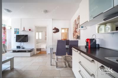 svetlaya-kvartira-s-2-spalnyami-terrasoj-i-parkingom-v-tivate-donya-lastva_08