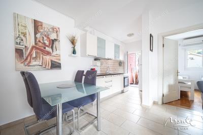 svetlaya-kvartira-s-2-spalnyami-terrasoj-i-parkingom-v-tivate-donya-lastva_12