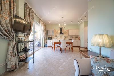 panoramnyj-apartament-s-1-spalnej-v-komplekse-s-bassejnom-orahovacz_03