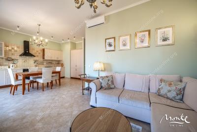 panoramnyj-apartament-s-1-spalnej-v-komplekse-s-bassejnom-orahovacz_04