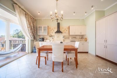 panoramnyj-apartament-s-1-spalnej-v-komplekse-s-bassejnom-orahovacz_08