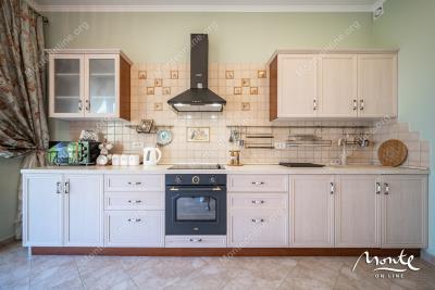 panoramnyj-apartament-s-1-spalnej-v-komplekse-s-bassejnom-orahovacz_14