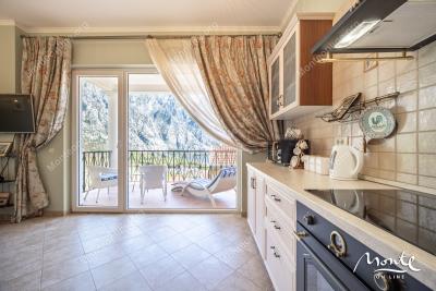 panoramnyj-apartament-s-1-spalnej-v-komplekse-s-bassejnom-orahovacz_15