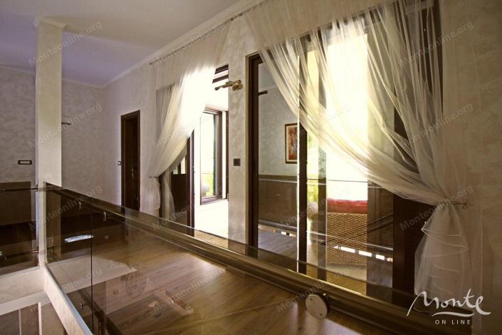 Image No.10-3 Bed House for sale