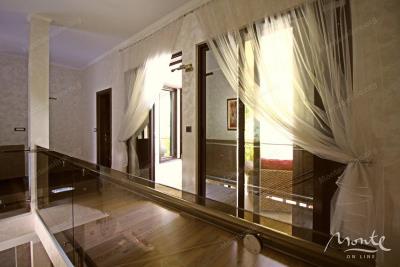 prostornyj-2-etazhnyj-dom-s-bassejnom-v-herczeg-novi_10