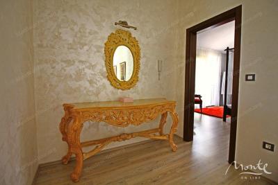 prostornyj-2-etazhnyj-dom-s-bassejnom-v-herczeg-novi_11