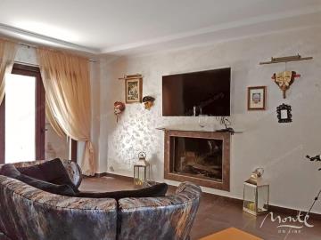 prostornyj-2-etazhnyj-dom-s-bassejnom-v-herczeg-novi_15