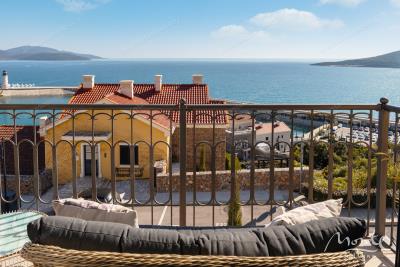 roskoshnyj-taunhaus-s-2-spalnyami-i-vidom-na-more-v-marina-village-lustica-bay_02