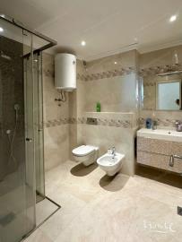 prostornaya-kvartira-s-3-spalnyami-i-vidom-na-more-v-bechichi_15