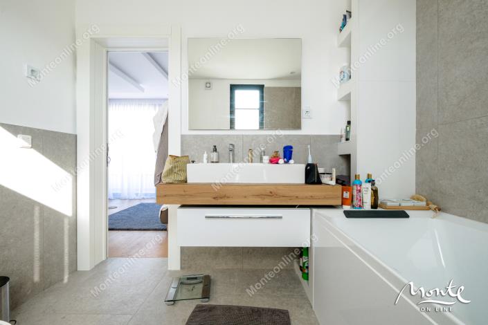 Image No.35-3 Bed Townhouse for sale