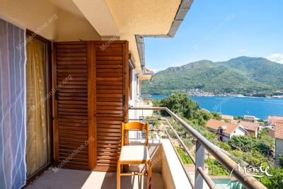 dvuhurovnevye-apartamenty-s-2-spalnyami-v-150-m-ot-morya-v-kamenari-herczeg-novi_02