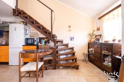 dvuhurovnevye-apartamenty-s-2-spalnyami-v-150-m-ot-morya-v-kamenari-herczeg-novi_06