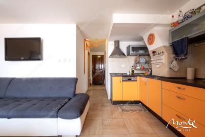 dvuhurovnevye-apartamenty-s-2-spalnyami-v-150-m-ot-morya-v-kamenari-herczeg-novi_10