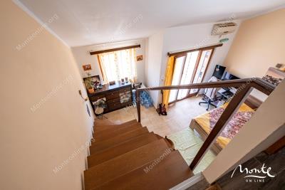 dvuhurovnevye-apartamenty-s-2-spalnyami-v-150-m-ot-morya-v-kamenari-herczeg-novi_13