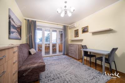 uyutnaya-kvartira-s-2-spalnyami-s-vidom-na-more-v-bechichi_02