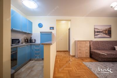 uyutnaya-kvartira-s-2-spalnyami-s-vidom-na-more-v-bechichi_06