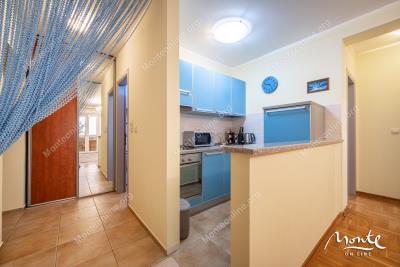 uyutnaya-kvartira-s-2-spalnyami-s-vidom-na-more-v-bechichi_07