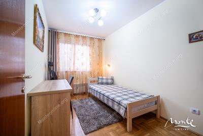 uyutnaya-kvartira-s-2-spalnyami-s-vidom-na-more-v-bechichi_09